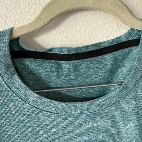 lululemon athletica Men's Blue Heather Short Sleeve Tee - Picture 2 of 5